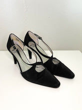 Load image into Gallery viewer, Black Pointed Kitten Heels (8)
