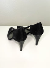 Load image into Gallery viewer, Black Pointed Kitten Heels (8)
