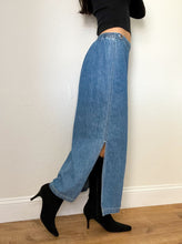 Load image into Gallery viewer, Vinage 90s Denim Maxi Skirt (S)
