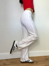 Load image into Gallery viewer, Guess White Low Rise Linen Pants (S)
